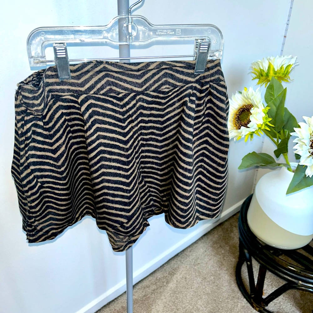 American Eagle zig zag flow shorts